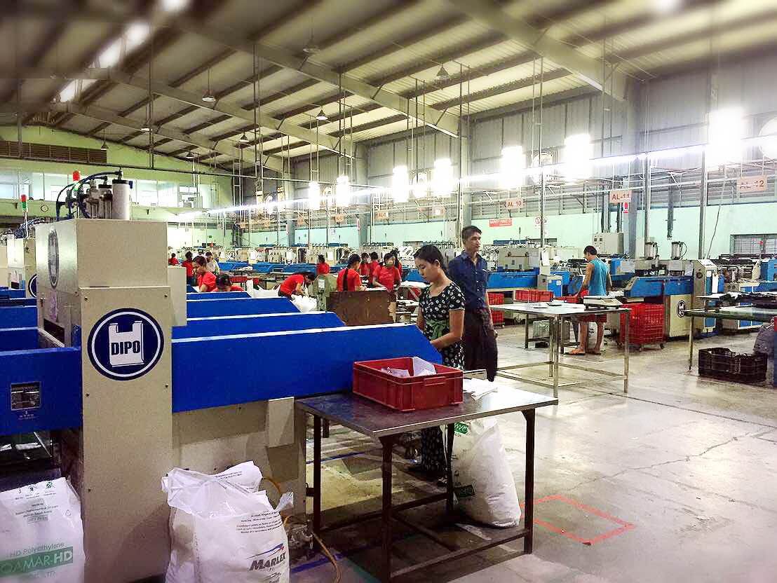 Nuestras máquinas para hacer bolsas tienen una gran demanda en Myanmar
