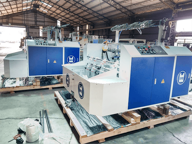 The plastic machinery industry is fully moving towards a fully automated production line.