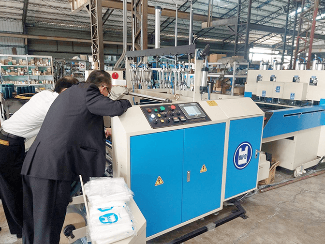Japanese plastic bag industry, the top 100 plastic bag making factory president and bag making machine professional engineer made a special trip to Dipo Plastic Machinery Factory.