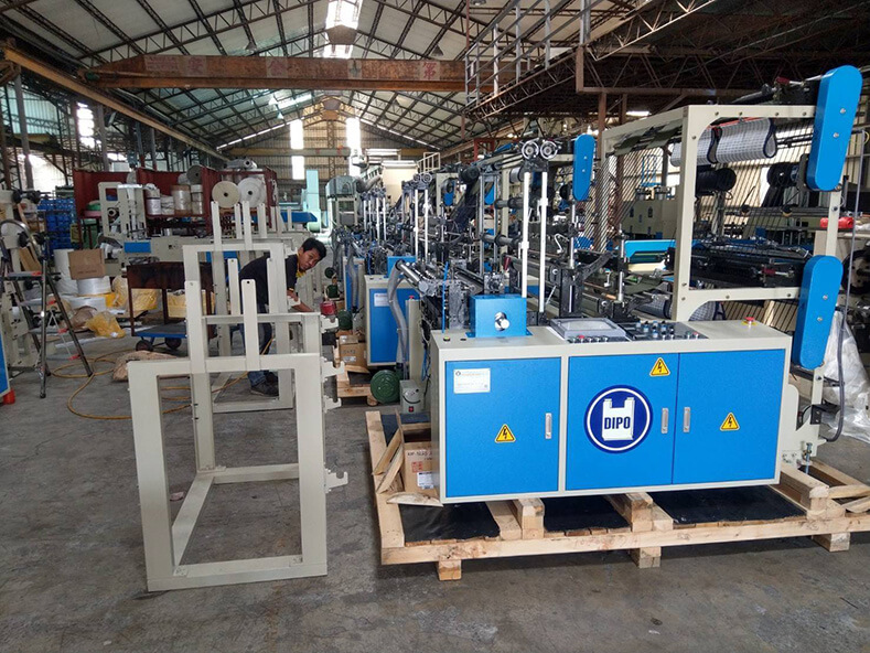 Dipo Plastic Machinery Factory made every effort to improve the production quality of plastic bags and the production of shopping bags for customers of Vietnam Plastic Bag Factory.