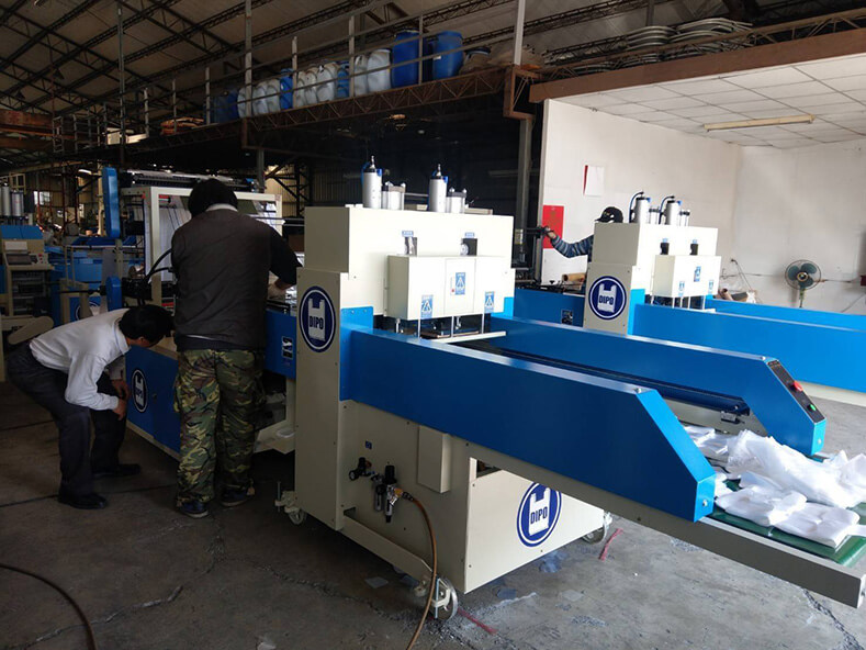 Dipo Plastic Machinery Factory made every effort to improve the production quality of plastic bags and the production of shopping bags for customers of Vietnam Plastic Bag Factory.