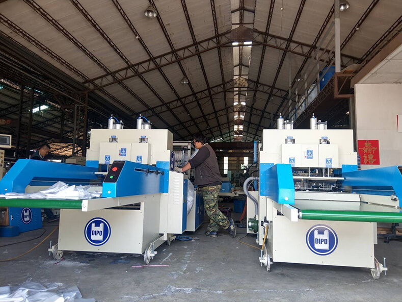 Dipo Plastic Machinery Factory made every effort to improve the production quality of plastic bags and the production of shopping bags for customers of Vietnam Plastic Bag Factory.