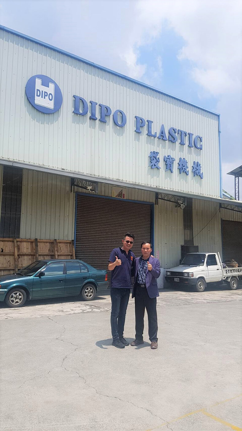 Welcoming A South Korean Customer To Our Factory.