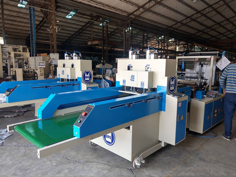 Dipo Plastic Machinery Factory made every effort to improve the production quality of plastic bags and the production of shopping bags for customers of Vietnam Plastic Bag Factory.