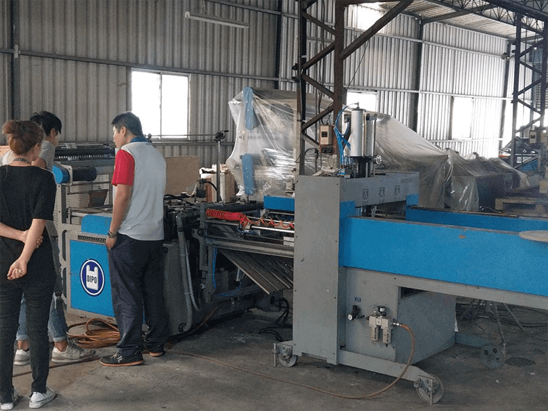 DIPO Plastic Machinery Factory 2018-2019 bag making machinery design is fully oriented towards the development of automatic and environmentally friendly plastic bags.