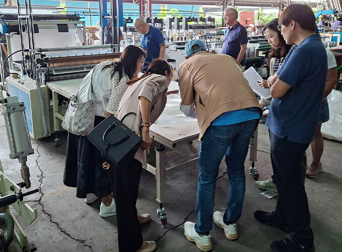 Sau khi Triển lãm Nhựa và Cao su Trung Quốc (Chinaplas) năm 2026 kết thúc, các khách hàng đã lần lượt lên lịch đến thăm nhà máy Máy nhựa DiPo để nghiệm thu máy và tham quan các dòng máy nhựa thế hệ mới.