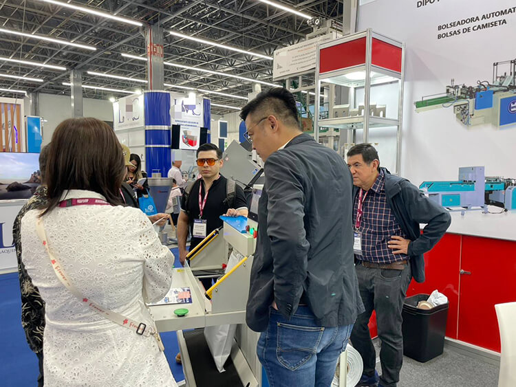 Công ty DIPO Plastic Machinery sẽ tham gia triển lãm EXPO PLASTICOS 2026 từ ngày 24 đến 26 tháng 3. Day 3